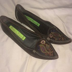 ‼️Embroidered Suede kitten heels 3/$12‼️